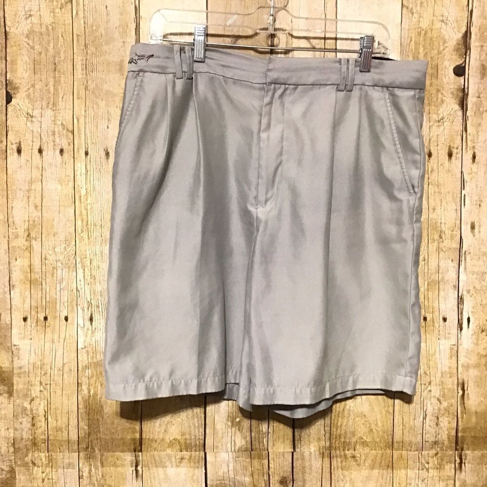 Greg Norman Gray Pleated Shorts 34